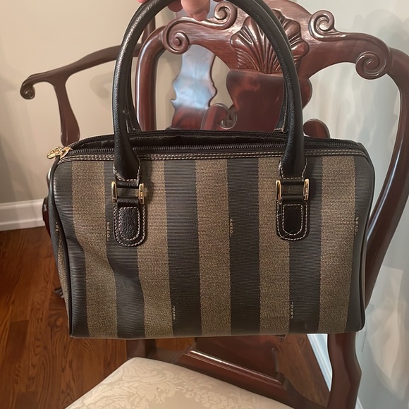 Vintage Fendi purse in amazing condition - Picture 9 of 9